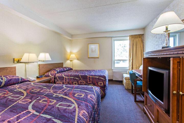 2 Double Beds (11 of 30)
