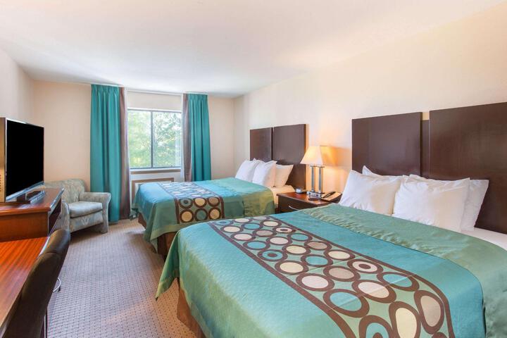 1 Queen Bed (12 of 12)