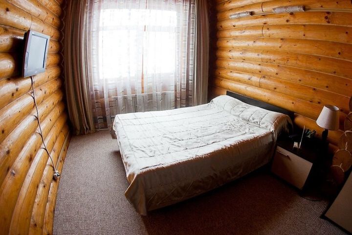 Room 4 of 33