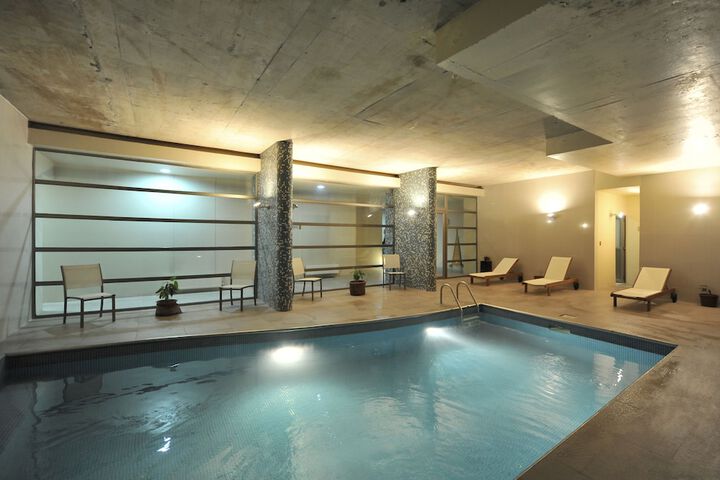 Pool 21 of 41