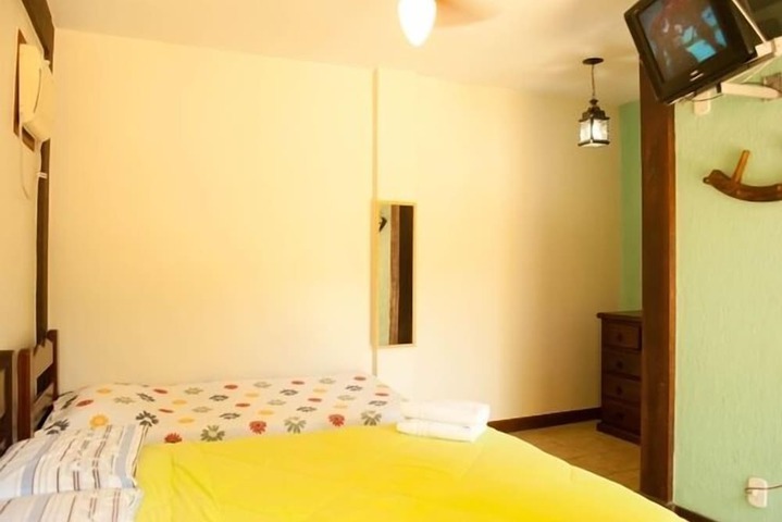 Room 10 of 32
