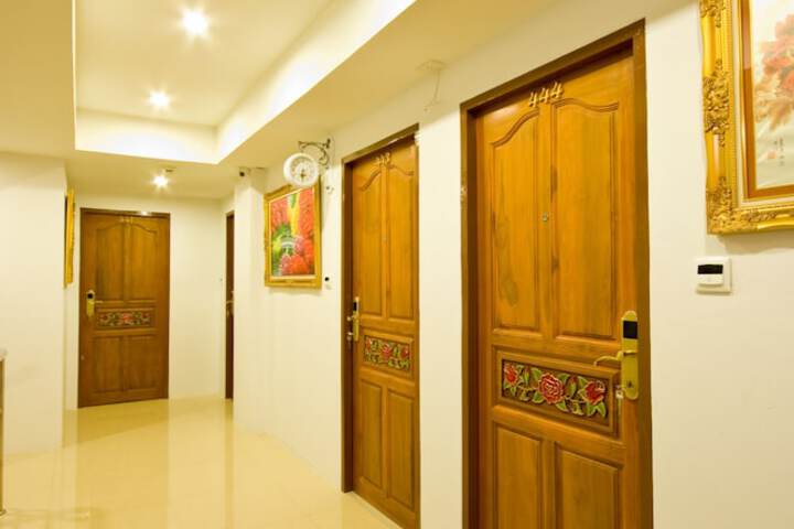 Ballroom/Hall 32 of 39