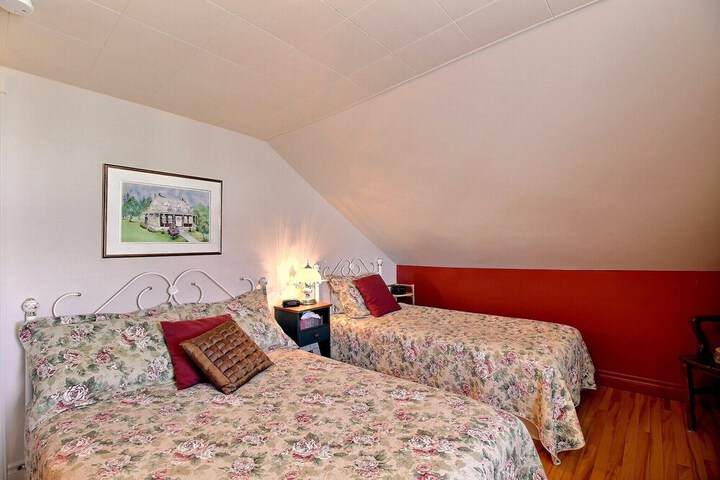 Room 6 of 42