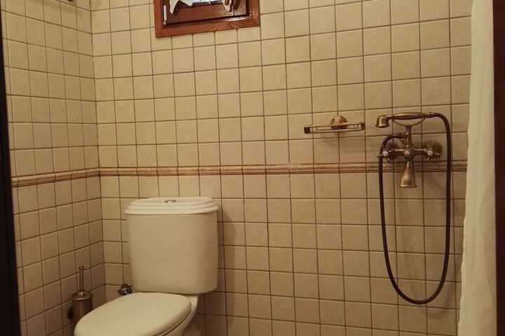 Room 34 of 94