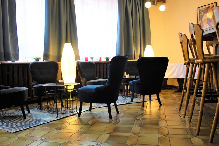 Lobby lounge