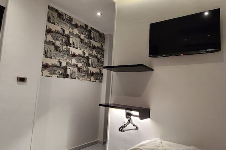 Room 31 of 107