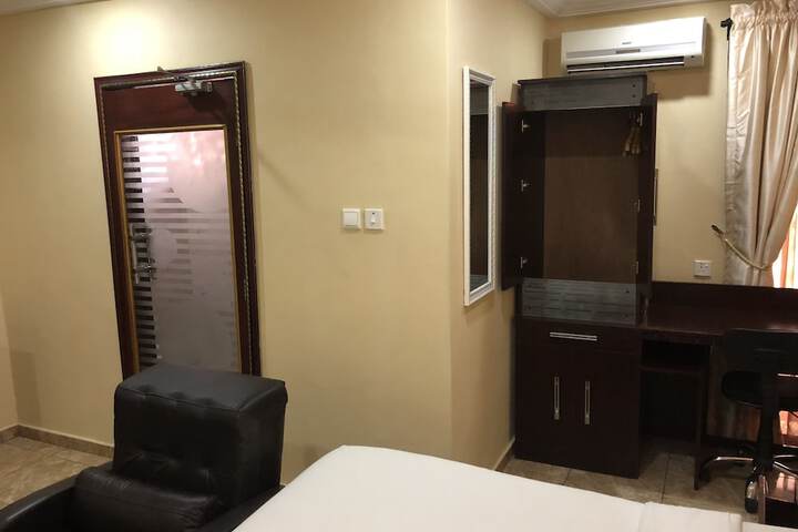 Room 6 of 44