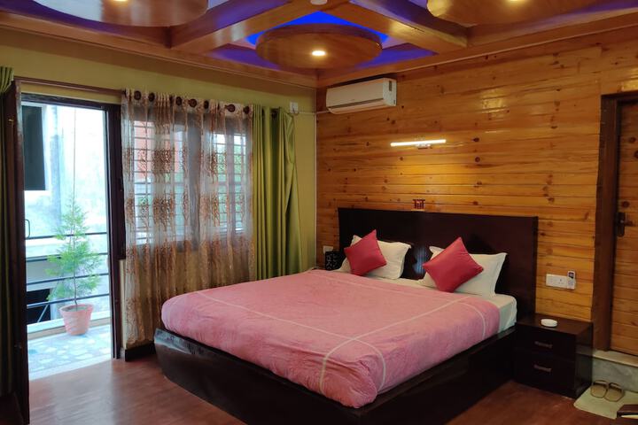 Room 4 of 32