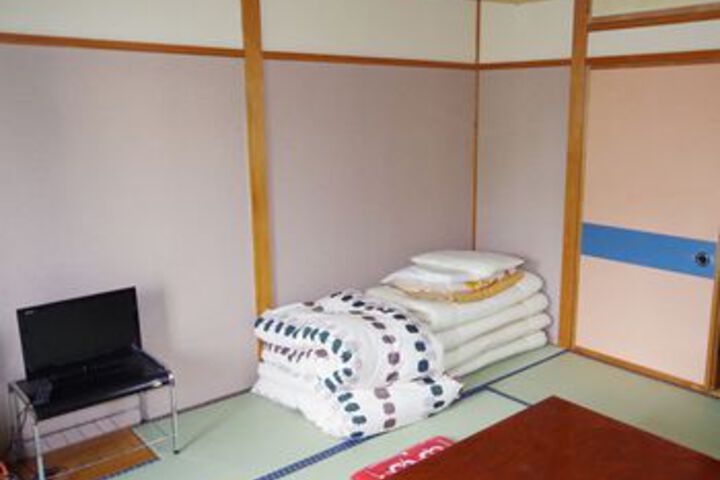 Room 10 of 33