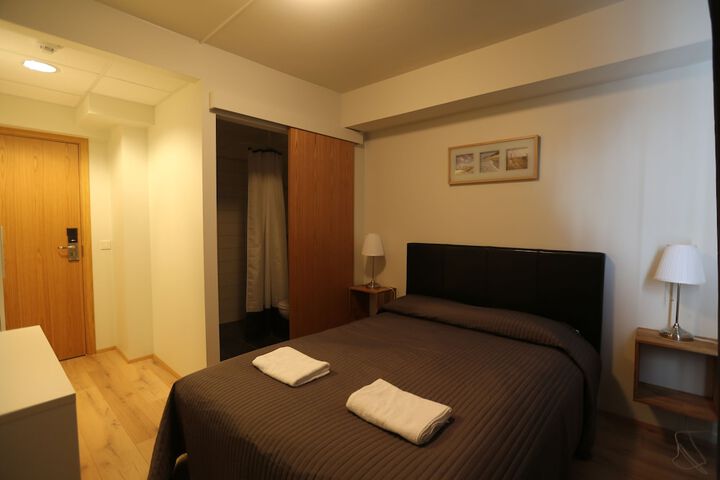 Room 9 of 32