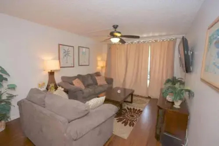 Room 4 of 16