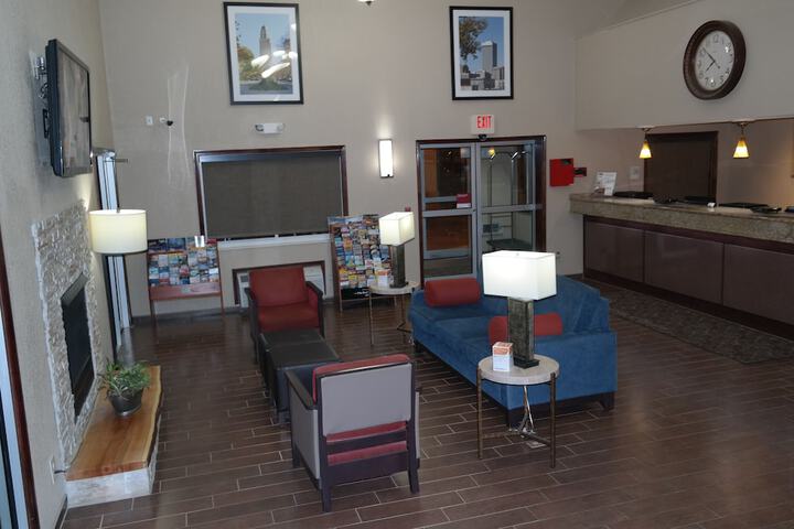 Lobby lounge