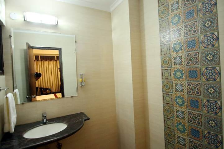 Room 12 of 16