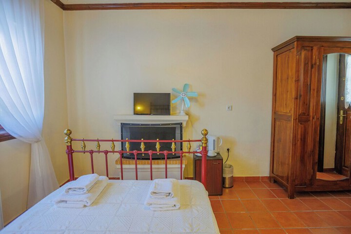 Room 46 of 97