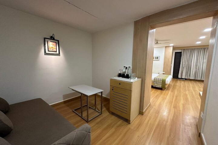 Lounge 11 of 20