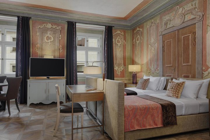 Room 73 of 200