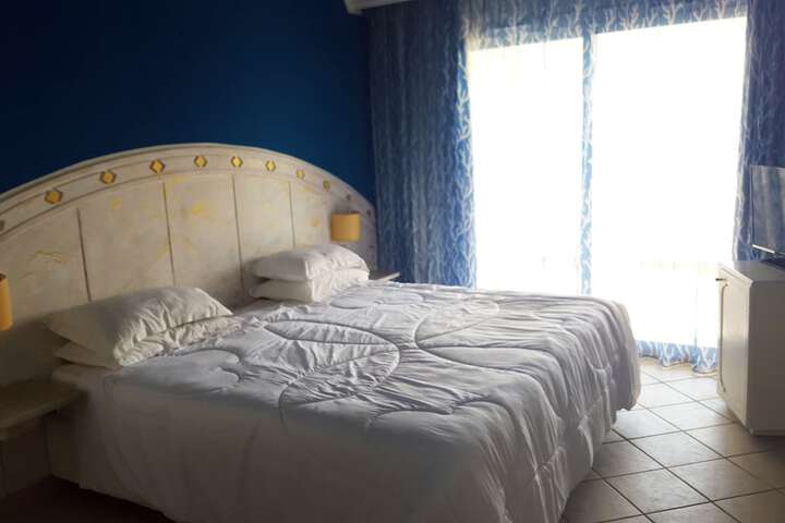 Room 9 of 116
