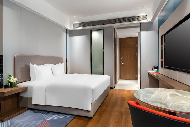 Room 9 of 38