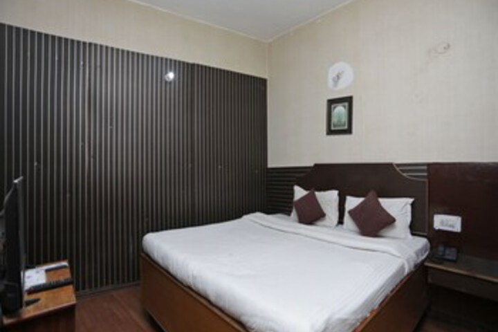 OYO 13691 Home River View 1BHK vashisht Manali