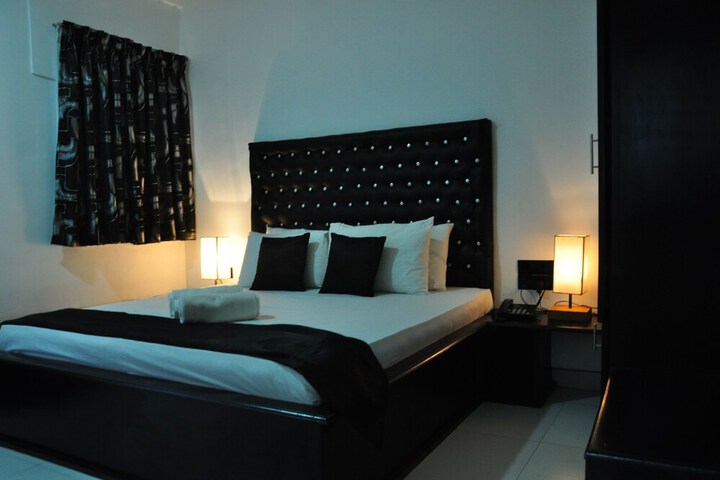 Room 9 of 94