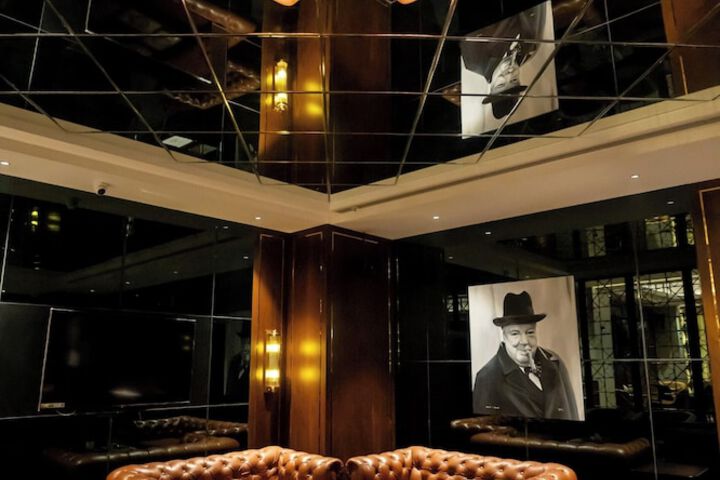 Lounge 42 of 57