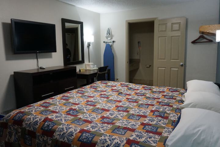 1 King Bed (9 of 14)