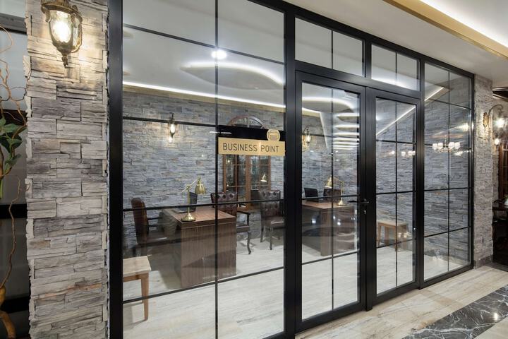 Entrance & Lobby