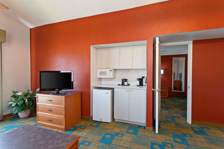 1 King Bed Mobility Hearing Impaired Accessible Room (1 of 22)