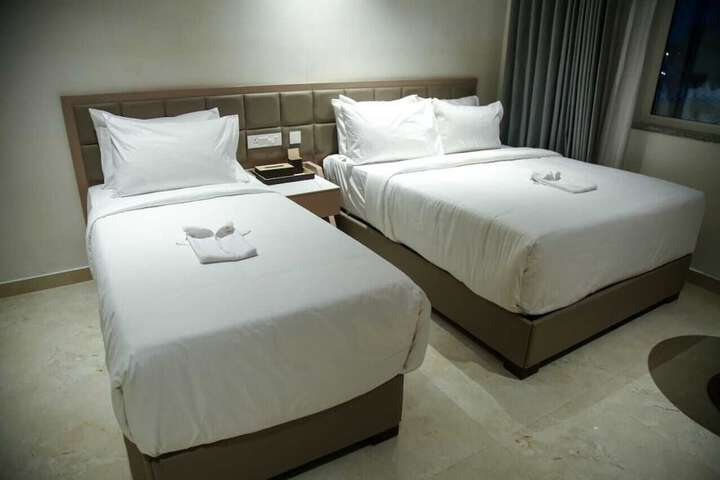 Room 6 of 15