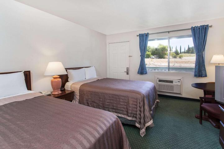2 Double Beds (1 of 6)