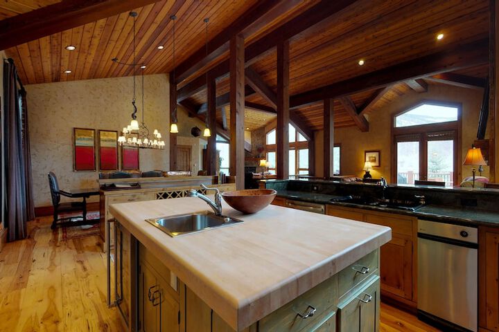 Hotel Interior 350 of 361