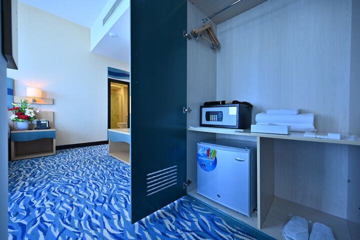 Room 10 of 37