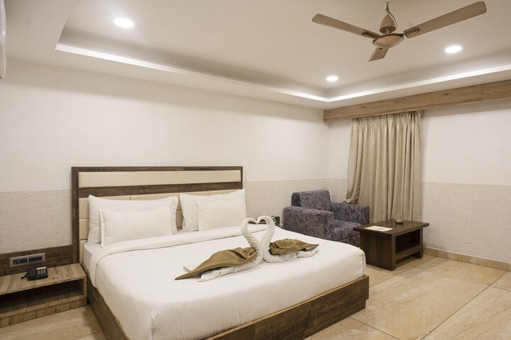 Room 4 of 13