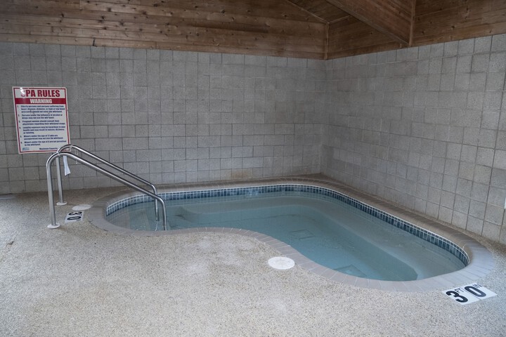 Indoor spa tub