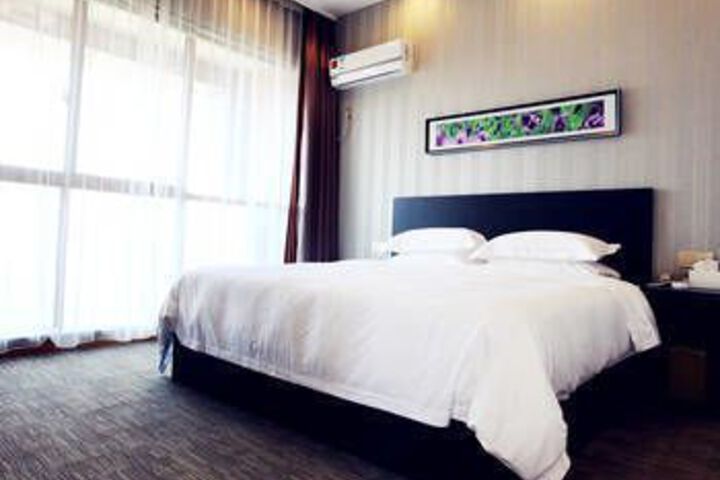 Room 4 of 9
