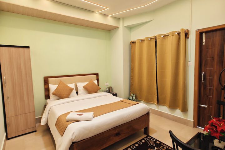 Room 5 of 12
