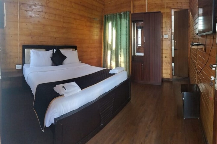 Room 3 of 33