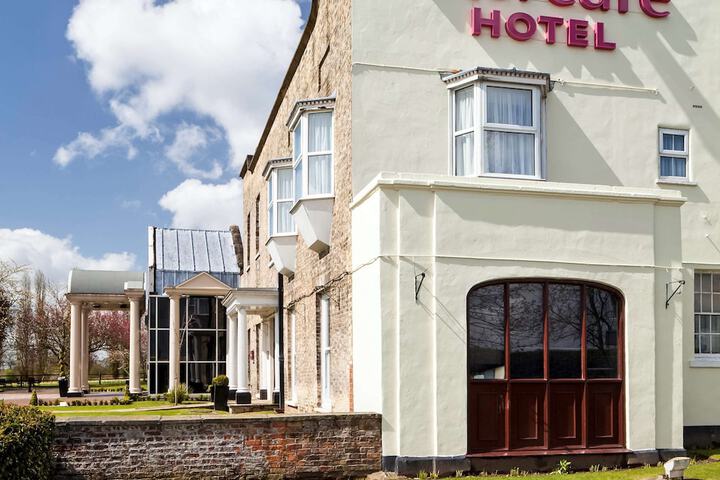 Mercure York Fairfield Manor Hotel York | Bookonline.com