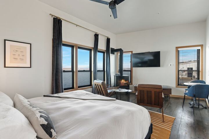Photo of Bowline Hotel