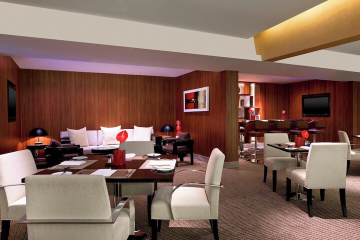Lounge 67 of 84