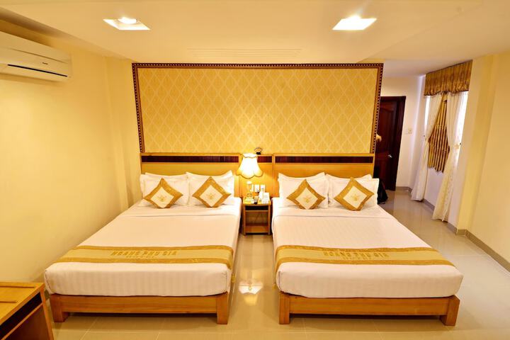 Room 7 of 80