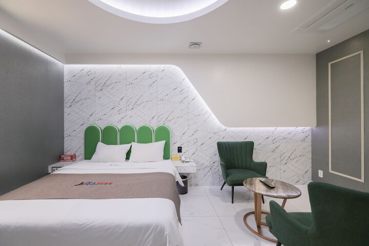 Room 8 of 69