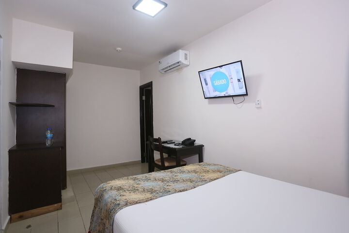 Room 28 of 103