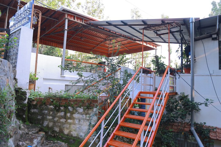 Hotel Exterior 80 of 84