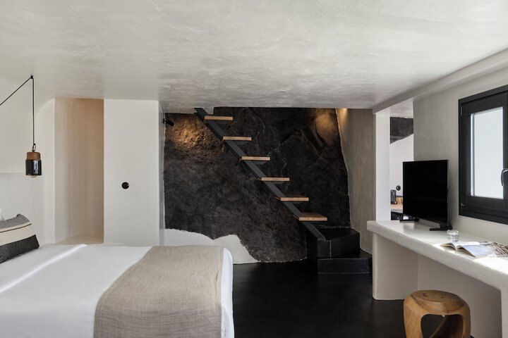 Room 213 of 303