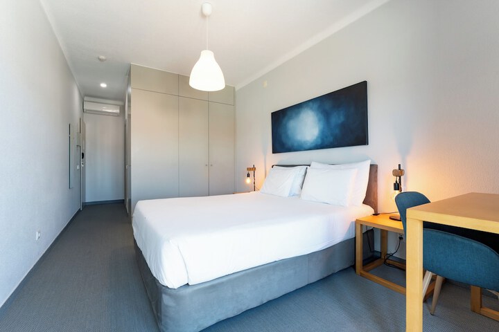 Room 28 of 100