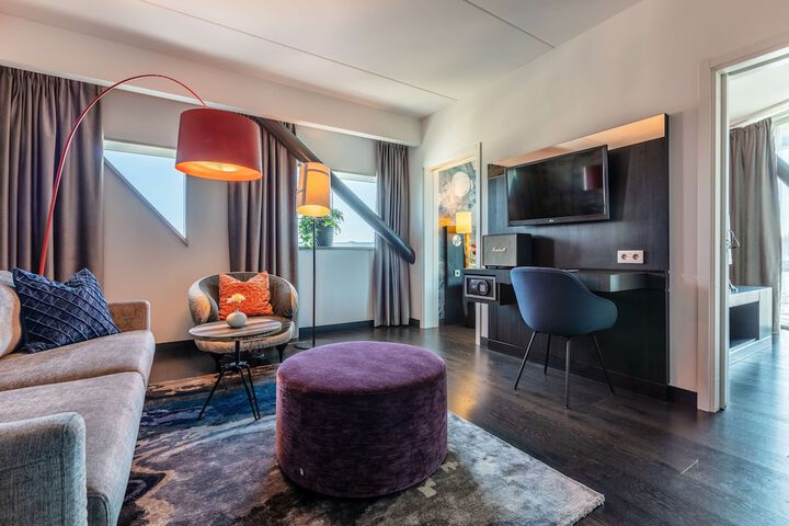 Room 10 of 214