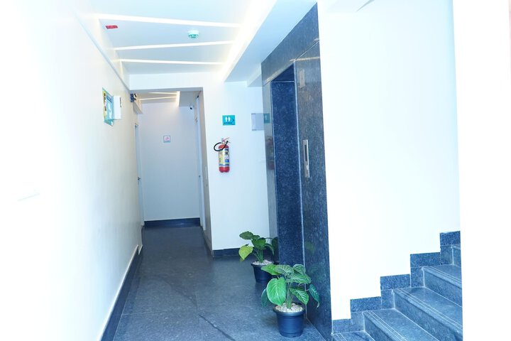 Room 6 of 9