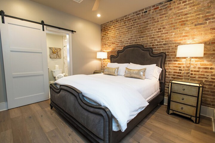 Room 26 of 371