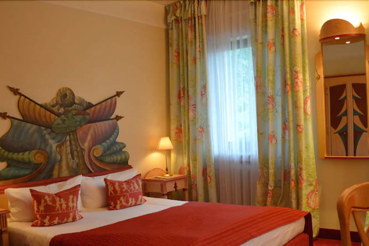 Room 3 of 68